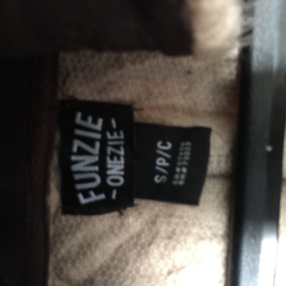 Funzie onezie 3 toed sloth size small - Picture 2 of 7